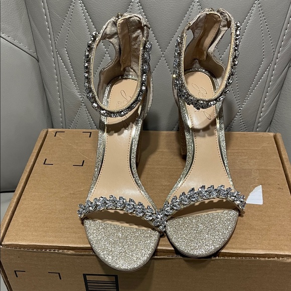 Jewel Badgley Mischka Shoes - Jewel Badgley Mischka Glittering Silver Heels